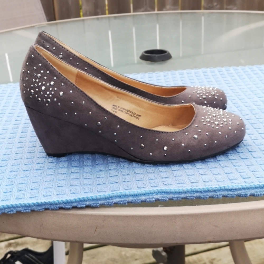 Shoes - Picture 2 of 3